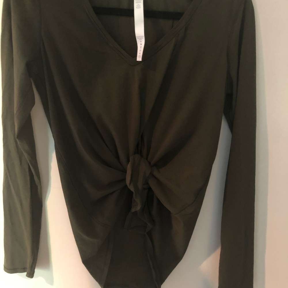 NWOT LULULEMON TOP